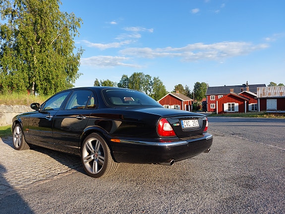 Jaguar XJR 3 of 6