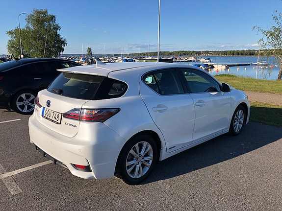 Lexus CT200h 3 of 5