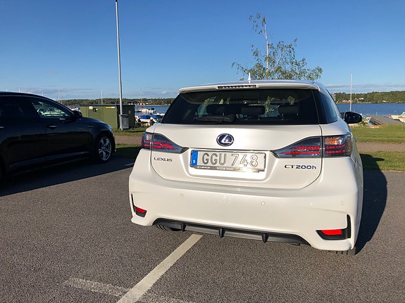 Lexus CT200h 4 of 5