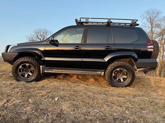 Toyota Land Cruiser 2 of 5