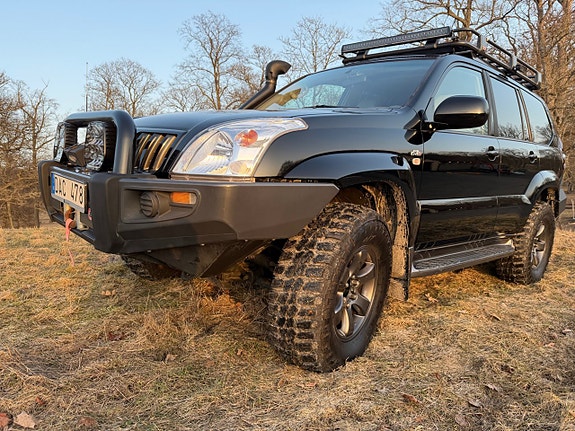 Toyota Land Cruiser 3 of 5
