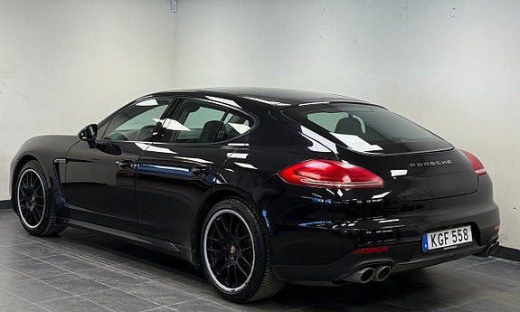 Porsche Panamera 4 2 of 5