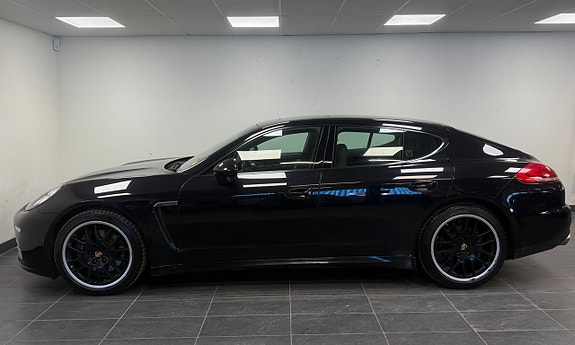 Porsche Panamera 4 5 of 5
