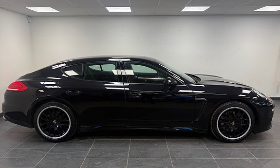 Porsche Panamera 4 3 of 5