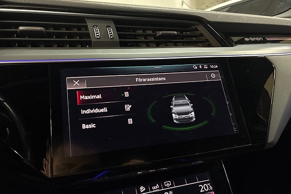 Audi e-tron 23 of 27