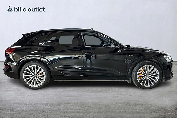 Audi e-tron 4 of 5