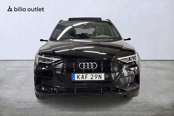 Audi e-tron 2 of 5