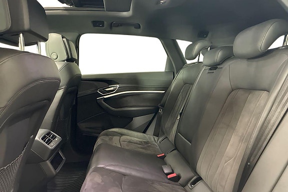 Audi e-tron 13 of 27