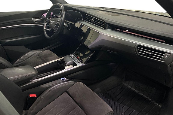 Audi e-tron 14 of 27