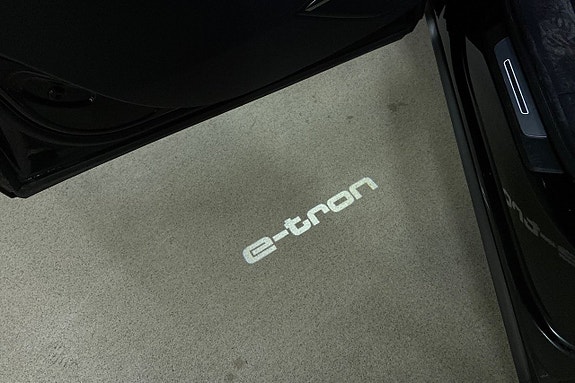 Audi e-tron 27 of 27