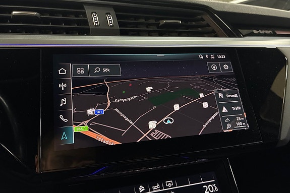 Audi e-tron 18 of 27
