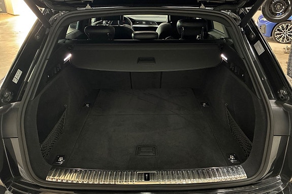 Audi e-tron 9 of 27