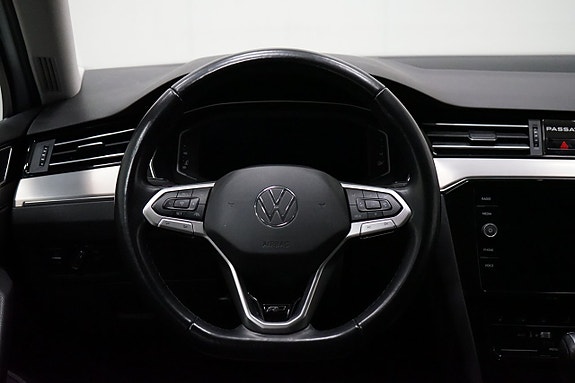 Volkswagen Passat 12 of 22