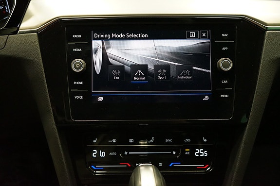 Volkswagen Passat 18 of 22