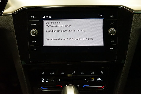 Volkswagen Passat 16 of 22