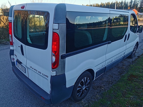 Opel Vivaro 4 of 5