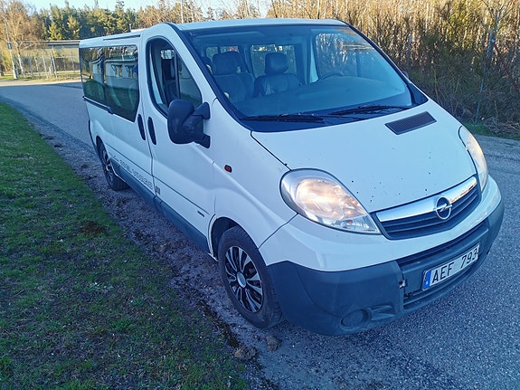 Opel Vivaro 2 of 5