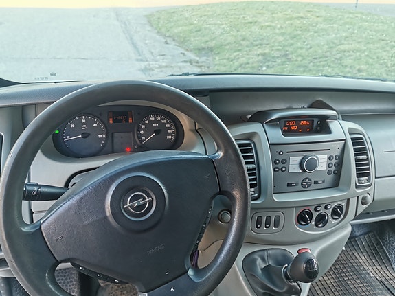Opel Vivaro 10 of 14