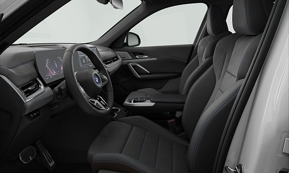 BMW iX1 4 of 4