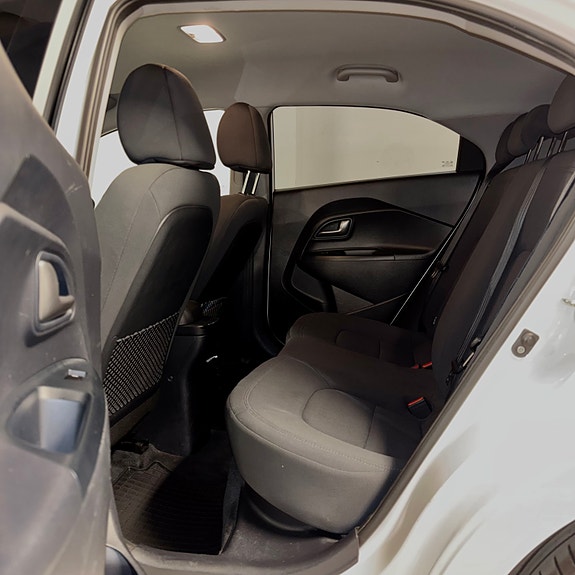 Kia Rio 11 of 13