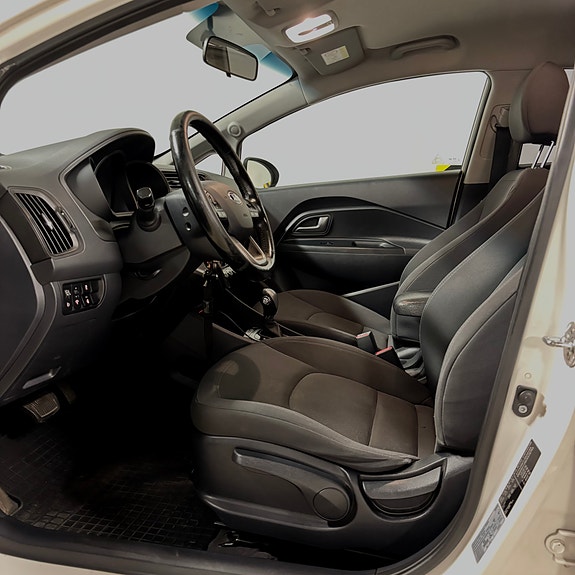 Kia Rio 7 of 13