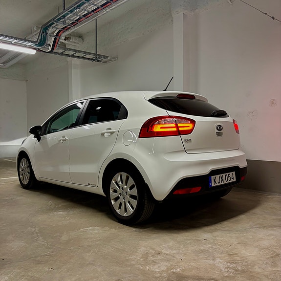 Kia Rio 2 of 13