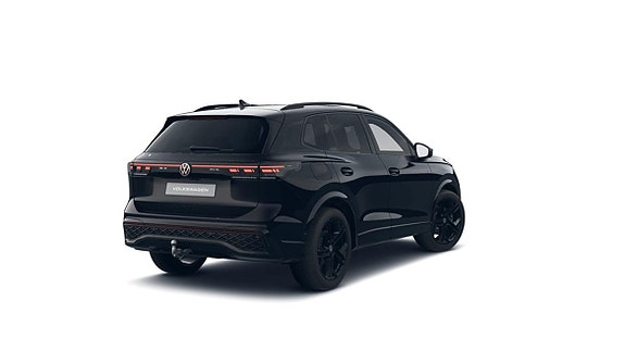 Volkswagen Tiguan 2 of 3