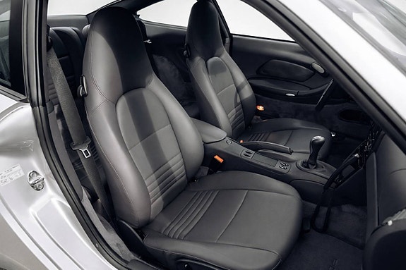 Porsche 911 Carrera 4 12 of 19