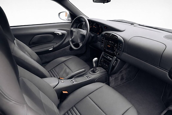Porsche 911 Carrera 4 13 of 19