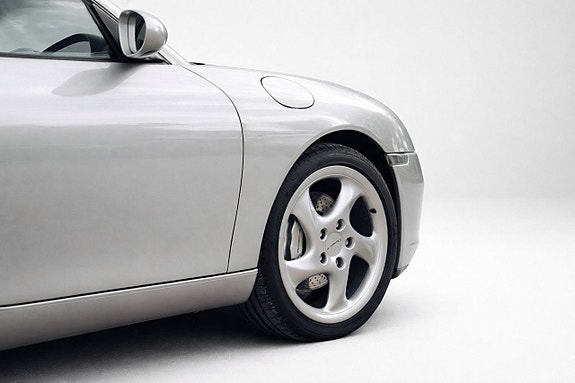 Porsche 911 Carrera 4 7 of 19
