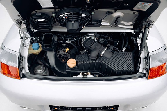 Porsche 911 Carrera 4 4 of 5