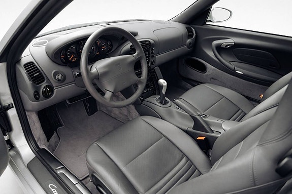 Porsche 911 Carrera 4 17 of 19