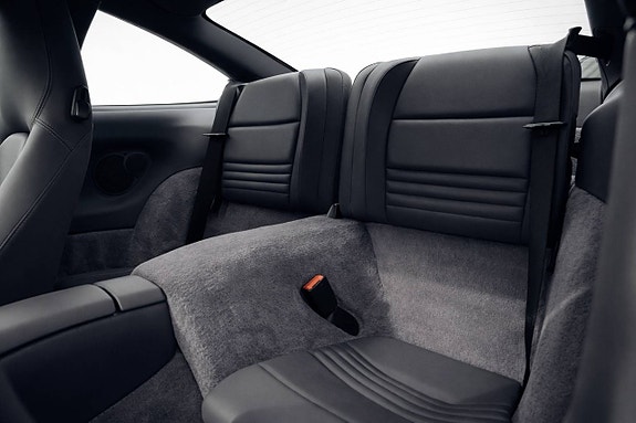Porsche 911 Carrera 4 19 of 19