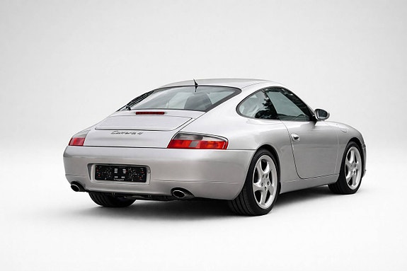 Porsche 911 Carrera 4 6 of 19