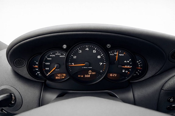 Porsche 911 Carrera 4 15 of 19