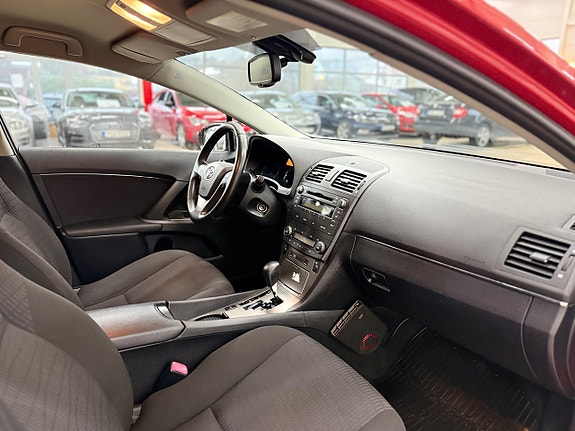 Toyota Avensis 13 of 18