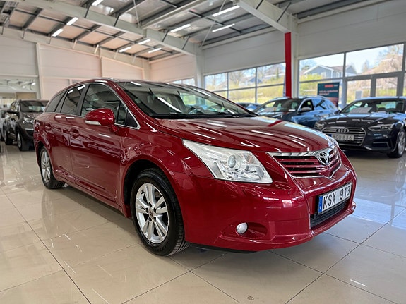 Toyota Avensis 2 of 5