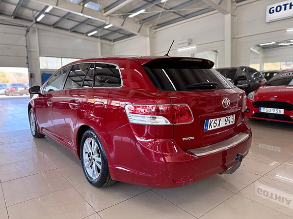 Toyota Avensis 4 of 5