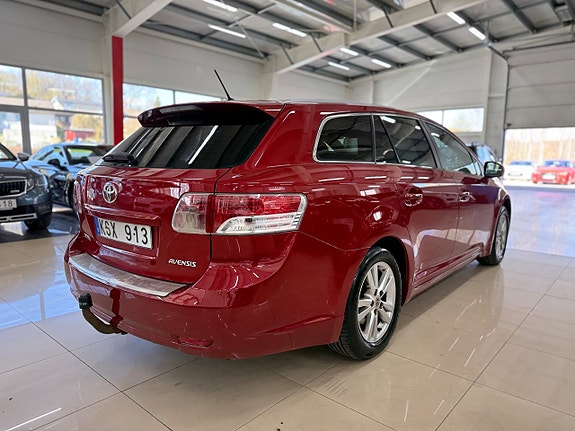 Toyota Avensis 3 of 5