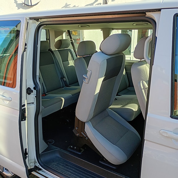 Volkswagen Caravelle 5 of 5