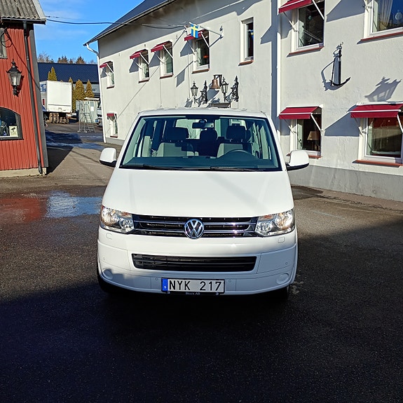 Volkswagen Caravelle 3 of 5