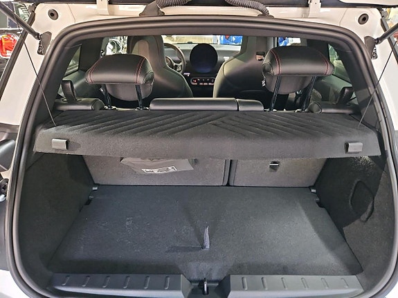 MINI Cooper SE 10 of 16