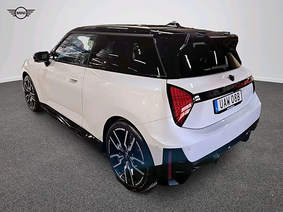 MINI Cooper SE 4 of 16