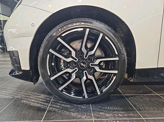MINI Cooper SE 14 of 16