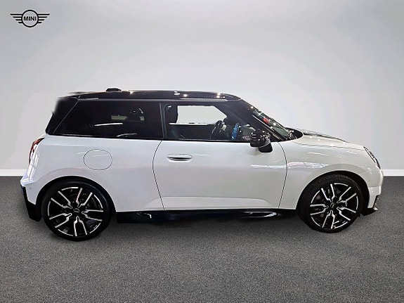 MINI Cooper SE 2 of 16