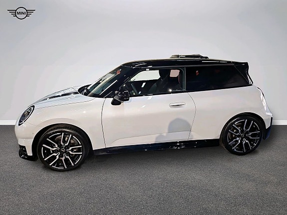 MINI Cooper SE 3 of 16