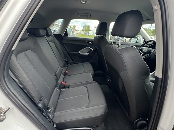 Audi Q3 14 of 16