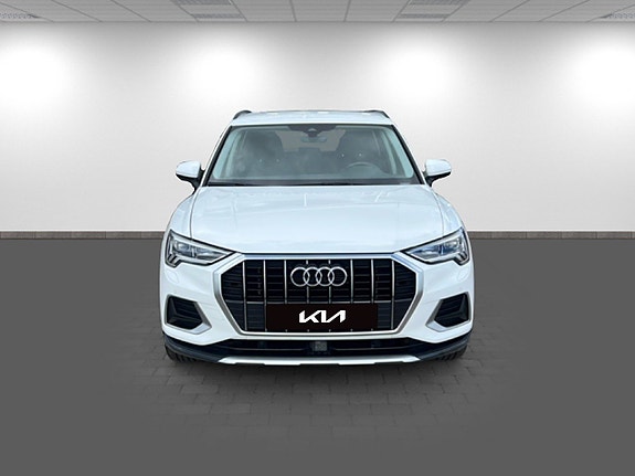 Audi Q3 2 of 5