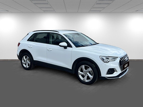 Audi Q3 3 of 5