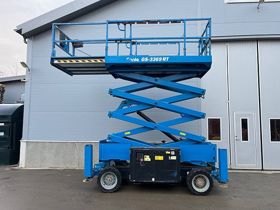 Saxlift Lift Genie GS-3369 med stödben och dieselmotor
